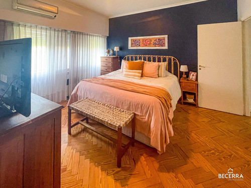 Imponente Chalet De Estilo Clásico En Parque Johnston - Venta En Hurlingham