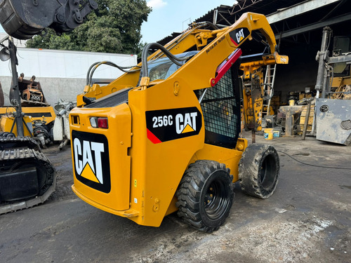 Minicargador Caterpillar 256c