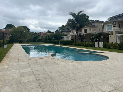 Venta De Triplex Ubicado En Complejo Tridente Pinamar