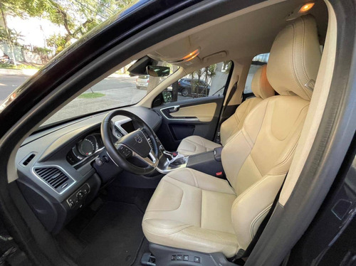 Volvo Xc60 2.0 T5 Momentum Gasolina 4p Automático