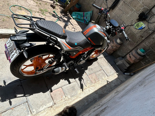 210 Cc, Color Gris Con Naranja