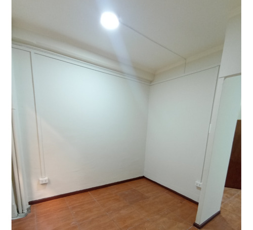 Oficina Paseo Matias Cousiño De 24 M2 Se Vende