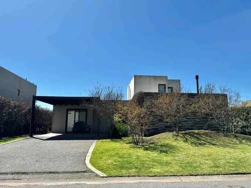 Casa En Venta En Pergamino En Barrio Cerrado
