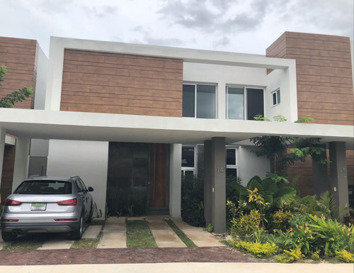  Casa De 3 Habitaciones Y Piscina En Privada Altozano, Merida