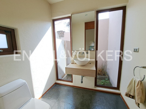 Hacienda, Borde Cancha. Excelente Casa En Venta