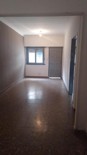 Casa De 2 Dormitorios En Alquiler, Zona Parque Savedra
