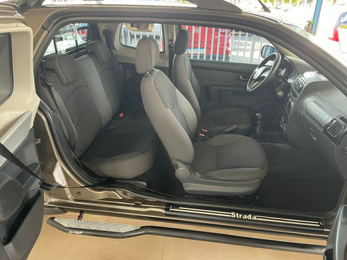 Fiat Strada 1.6 16v Trekking Cab. Dupla Locker Flex 3p