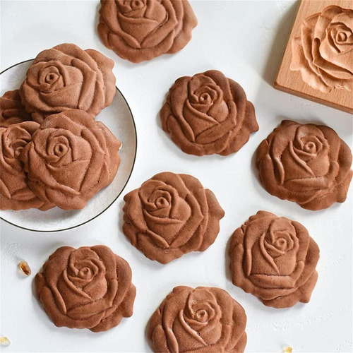 A Molde For Hornear Galletas De Madera Tallada En Color Rosa