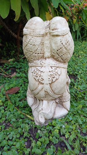 Ganesha De 32 Cm De Alto De Resina Cabeza Abajo Crema