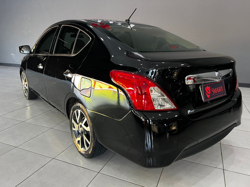 Nissan Versa 1.6 16V Unique (Flex)