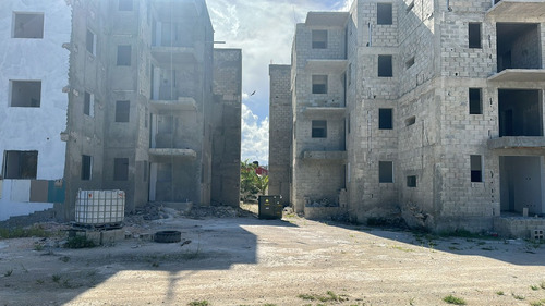 For Sale Solar Con 40 Apartamentos En Mejora En Veron Bavaro Con Solar De 5mil Metros