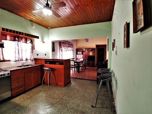 Imagen 7 de 30 de Casa 4 Amb Parque Cochera En Venta En La Tablada