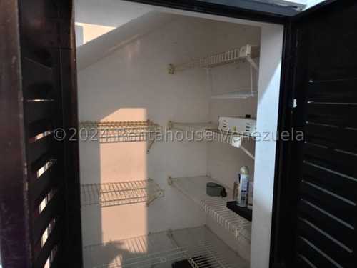 Townhouse En Alquiler, Urb. Lomas De La Trinidad