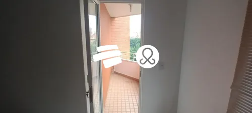 Apartamento En Venta En Laureles, Primer Parque. Medellin