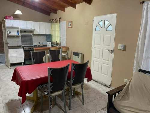 Imagen 6 de 17 de Casa Tres Dormitorios Con Piscina