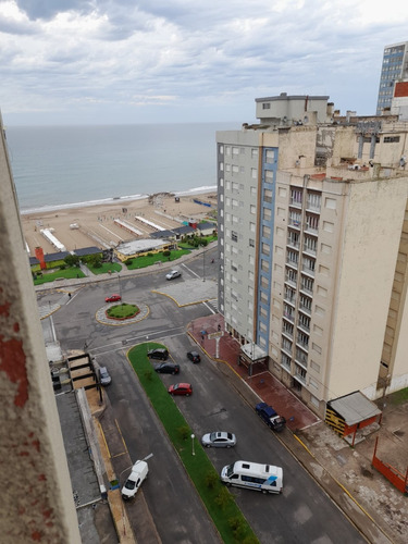 Departamento En Alquiler Miramar 30 Mts. Del Mar Con Total Vista Al Mismo 50 Mts. De Peatonal