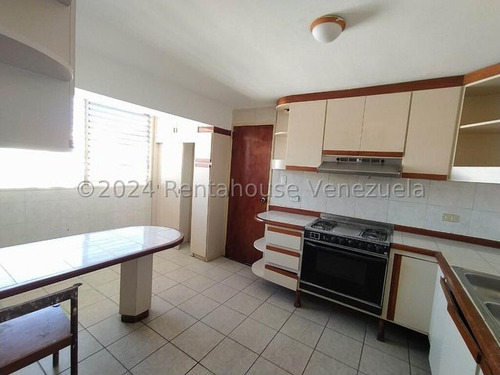 Los Palos Grandes 24-18437 Apartamento Con Excelente Ubicación, En Zona Céntrica A Comercios Y Al Metro, Y Con Una Maravillosa Vista Al Avila.