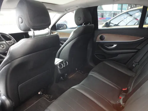 Mercedes-Benz E200 AVANTGARDE