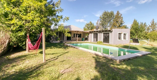 Casa En Venta Barrio El Rodeo, La Plata