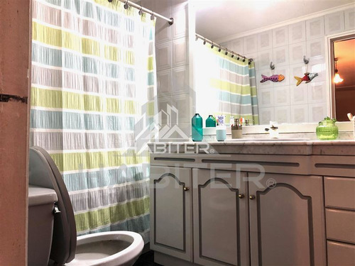 Casa En Venta De 5 Dorm. En Curicó