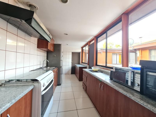 Casa Remodelada Con Quincho En La Mejor Ubicacion