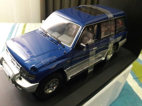 Autoart 1:18 Mitsubishi Pajero