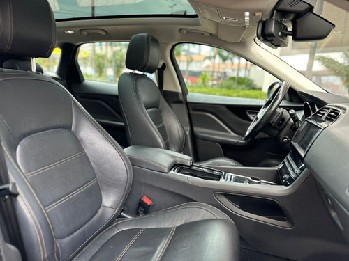 Jaguar F-PACE 2.0 Prestige 5p Gasolina