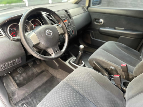 Nissan Tiida 1.8 Visia