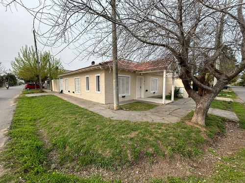 Casa Amplia, Exelente Estado Gral. (con Dto Opcional)