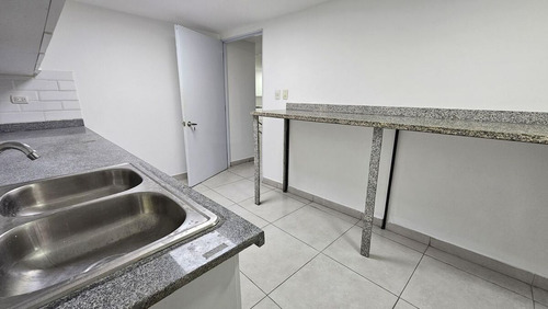 Local En Alquiler En 1er Nivel De Plaza Comercial En Naco, Santo Domingo, 275m2