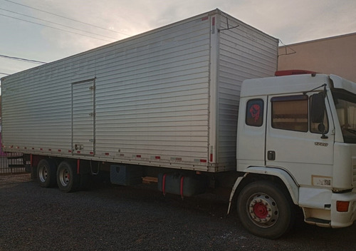 1720 3-eixos 2p Baú 10,50 Mt