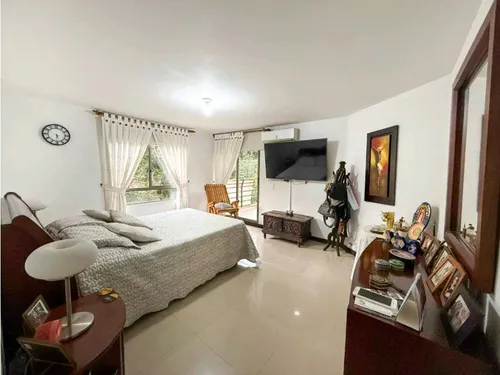 Apartamento En Venta En Conquistadores Piso Intermedio