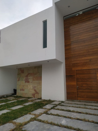 Estrena Residencia En Lomas De Juriquilla, 0ficina, Doble Al