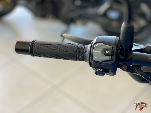 Imagem 2 de 10 de Suzuki Gsx S 750