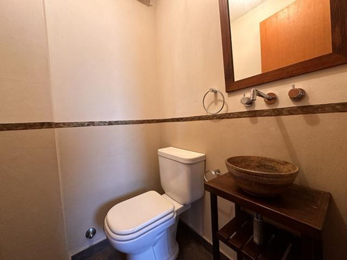 Casa En Venta En Barrio El Aromo Una Planta, 3 Dormitorios Mas Playroom Con Pileta