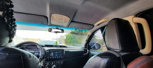 Imagen 12 de 25 de Toyota Hilux 4x4 Sr Modelo Revo Sr
