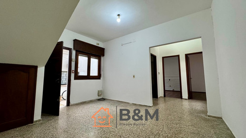 Alquiler Apartamento 2 Dormitorios Tres Cruces - Patio - Sin Gc!