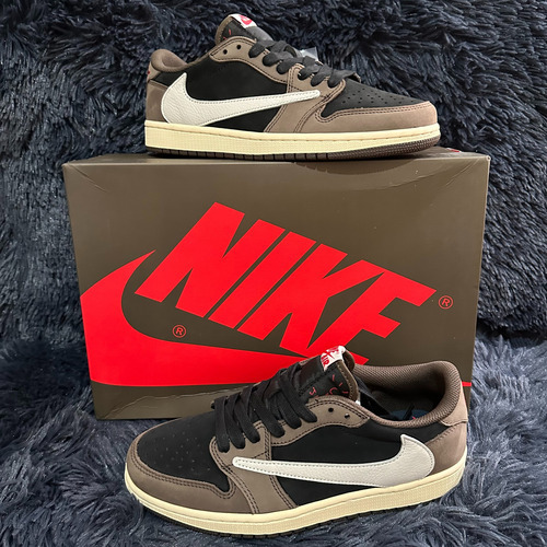 Air Jordan 1 Low Travis Scott Mocha 40 (Usado)