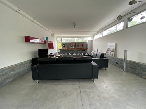 Moderna Casa En San Rafael - Ref: 2869