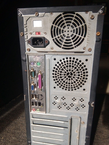 Imagen 3 de 8 de Computador De Escritorio Solo Torre