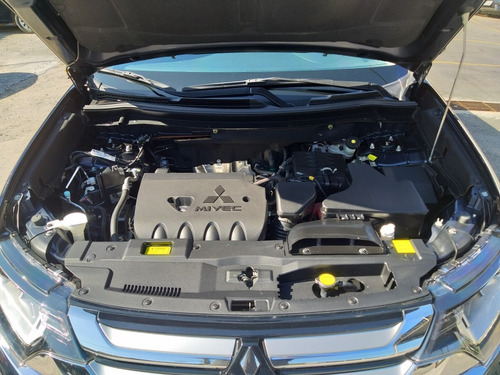 Imagem 9 de 10 de Mitsubishi Outlander 2018 2.0 L4 Comfort Cvt 5p