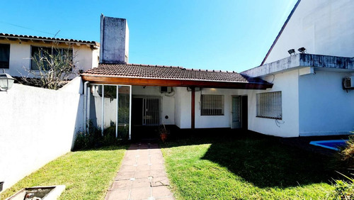 Casa 4 Amb Cochera Pileta Castelar Norte Permuta