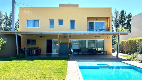 Alquiler Casa Al Lago En Barrio Santa Teresa, 4 Dormitorios