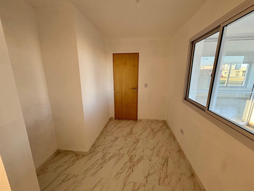 Venta Casa 2 Dormitorios Otros Barrios Con Cochera