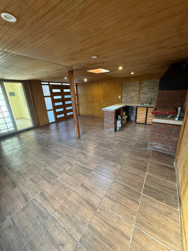 Hermosa Modelo Milan En Barrio Austria Ciudad Del Sol