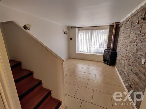 Casa En Arriendo De 3d Y 3b En Limache. Metro A 8 Cuadras.