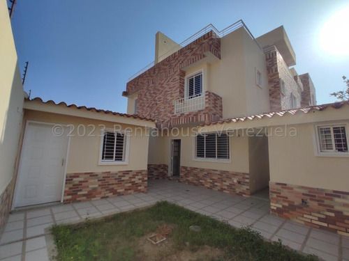 Townhouse En Obra Gris En Urb Andres Bello Maracay, Financiamiento Disponible. 23-18761 More
