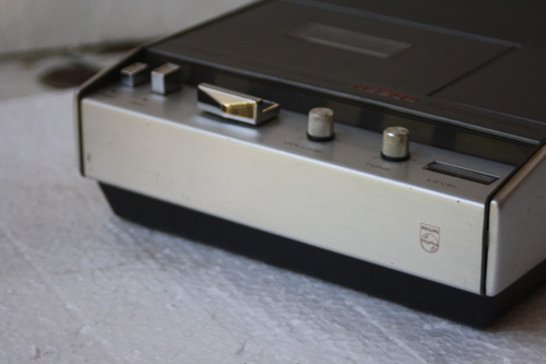 Toca Fitas Philips N 2204 Funcionando Com Acessorios (Usado)