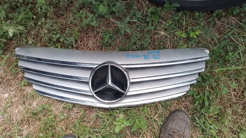 Parrilla Frontal Mercedes Benz B200 2008 Detalle