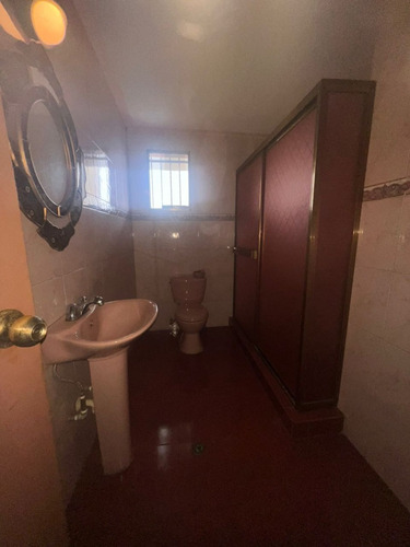 Best House Vende Fabulosa Casa En La Vía Principal De Sant Omero Los Teques